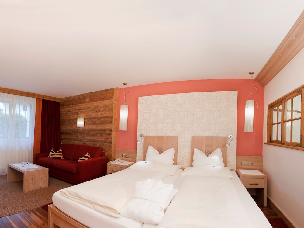 ROYAL, DOUBLE BED, BALCONY