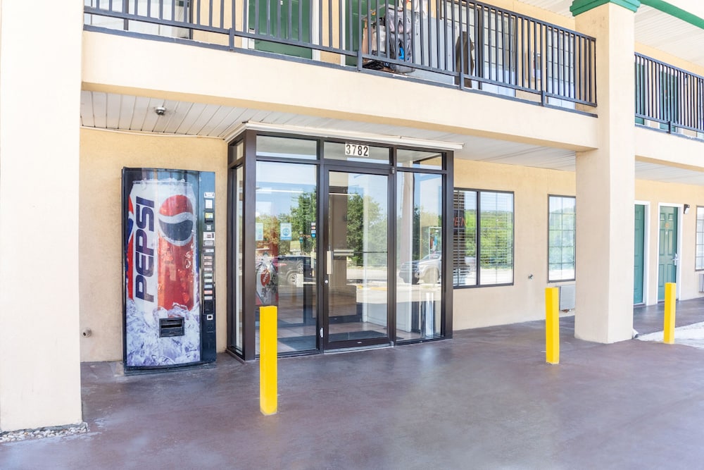 Oyo Inn And Suites Medical Center San Antonio 35/47