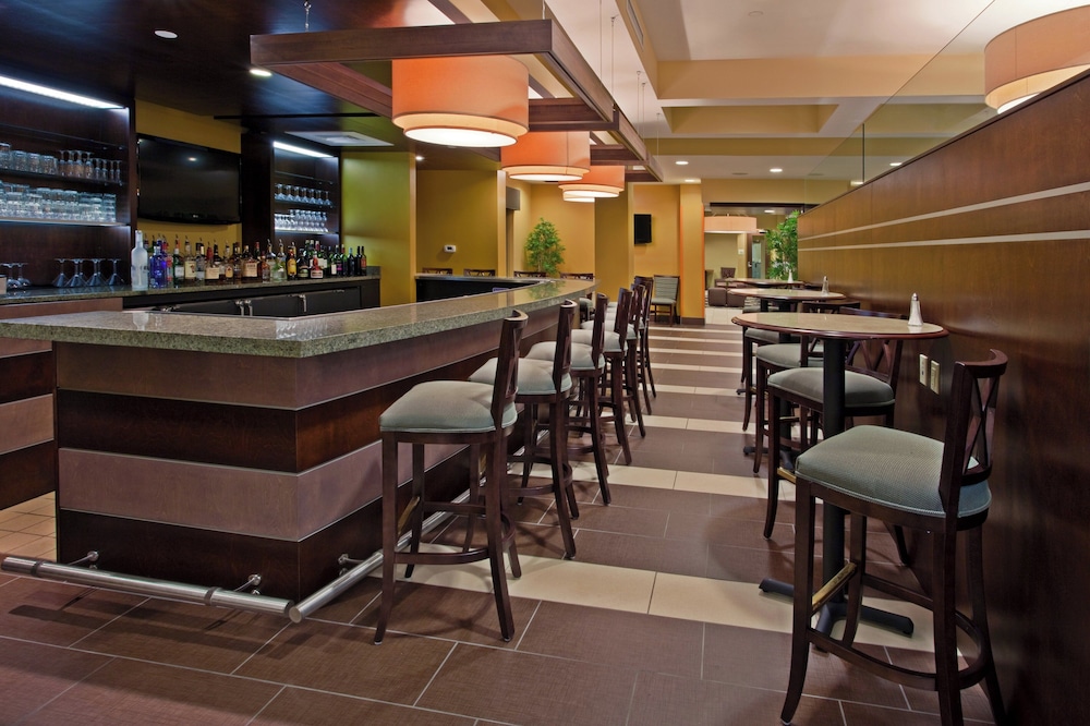 HOLIDAY INN TITUSVILLE KENNEDY SPACE CENTER 46/76