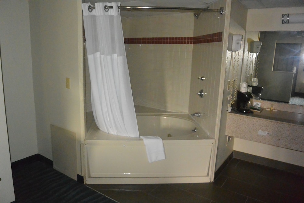 Days Inn By Wyndham Clarksville North 32/63