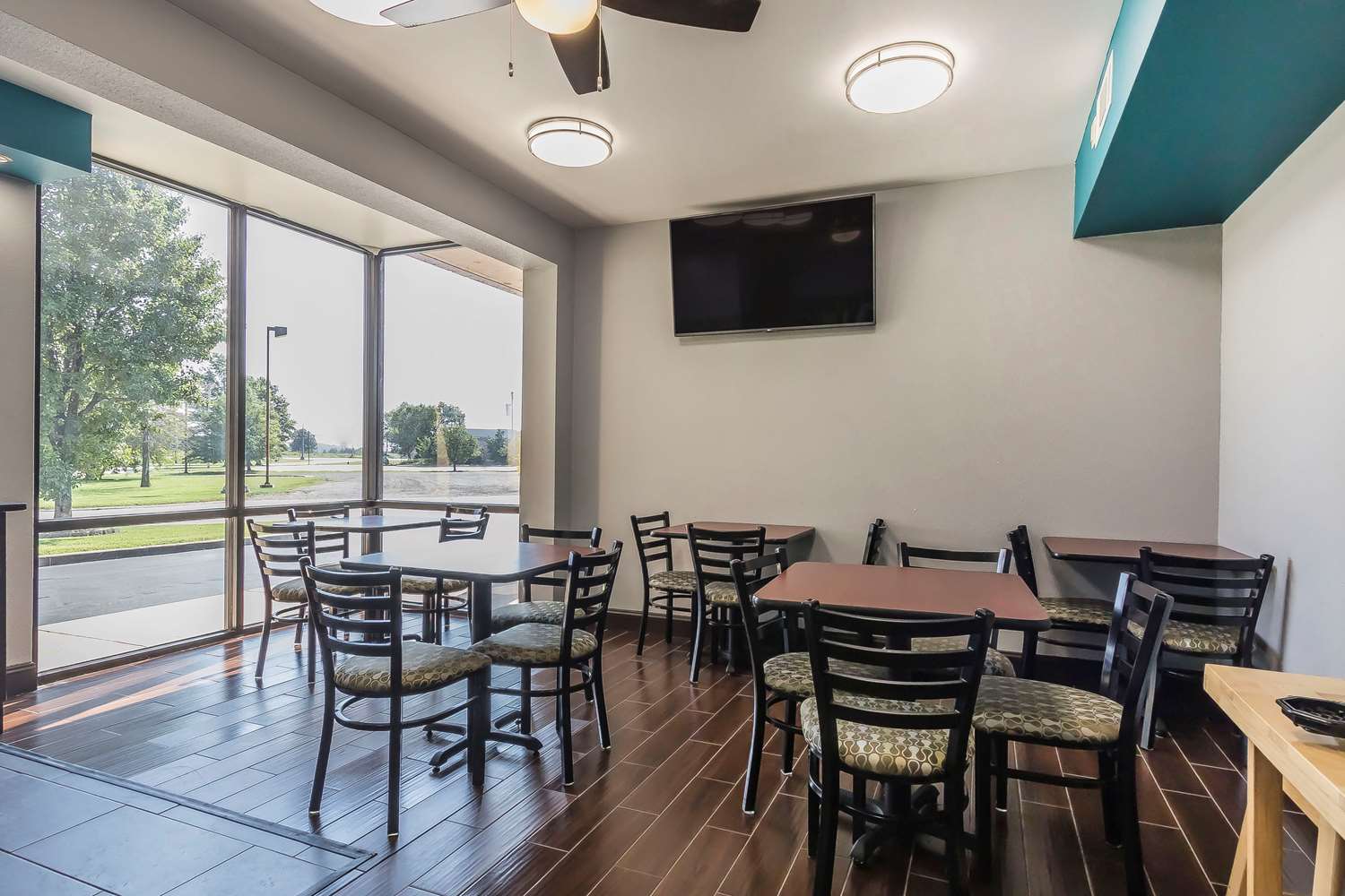 Quality Inn Charleston - Sikeston 28/36