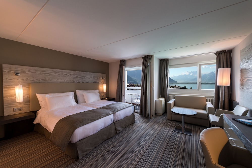 Hotel Mona 12/61