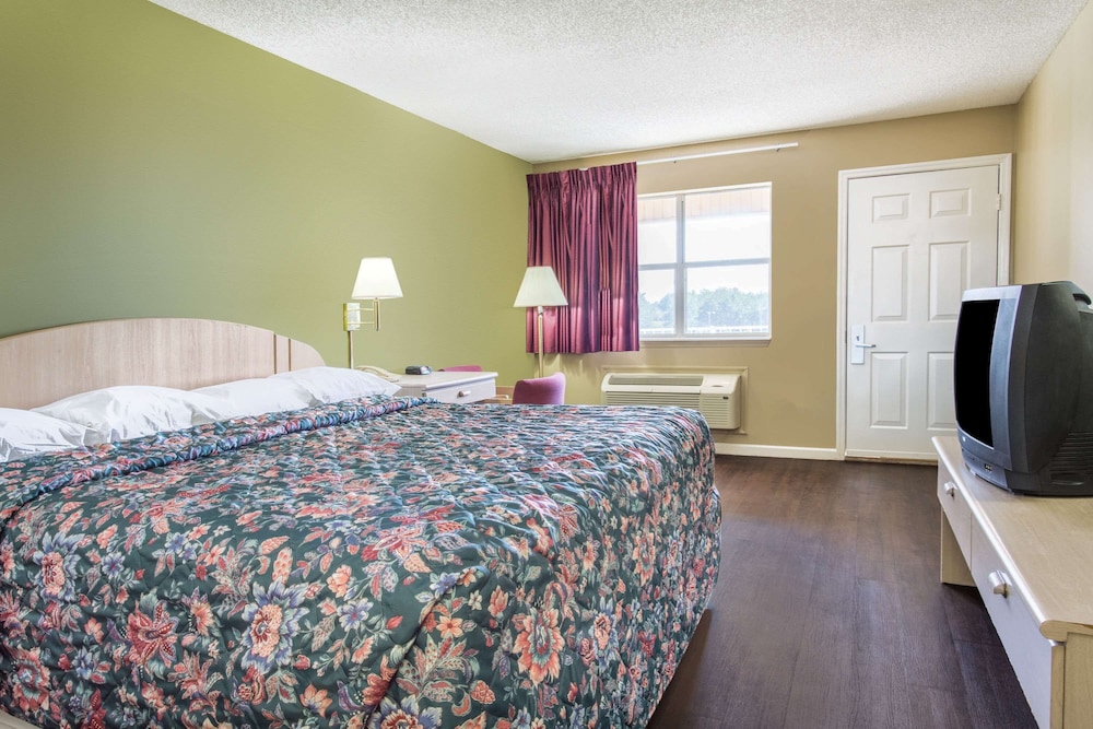 Super 8 by Wyndham Monticello 14/26