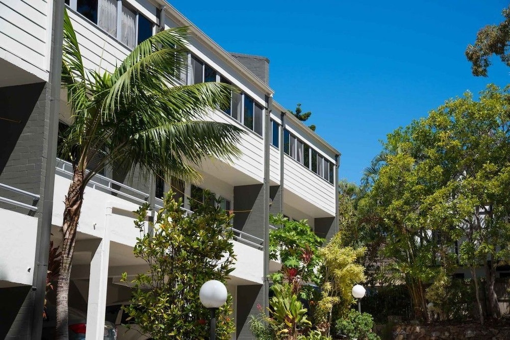 PALM COURT NOOSA 2/19