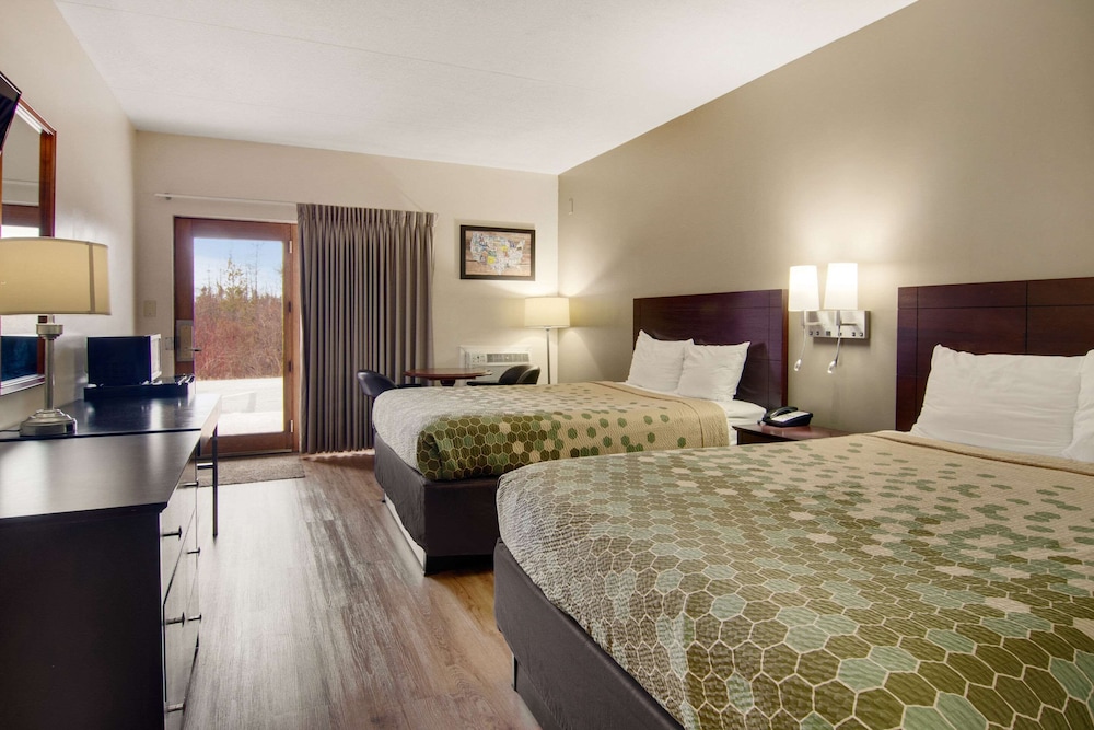 Econo Lodge Cadillac, MI 18/40