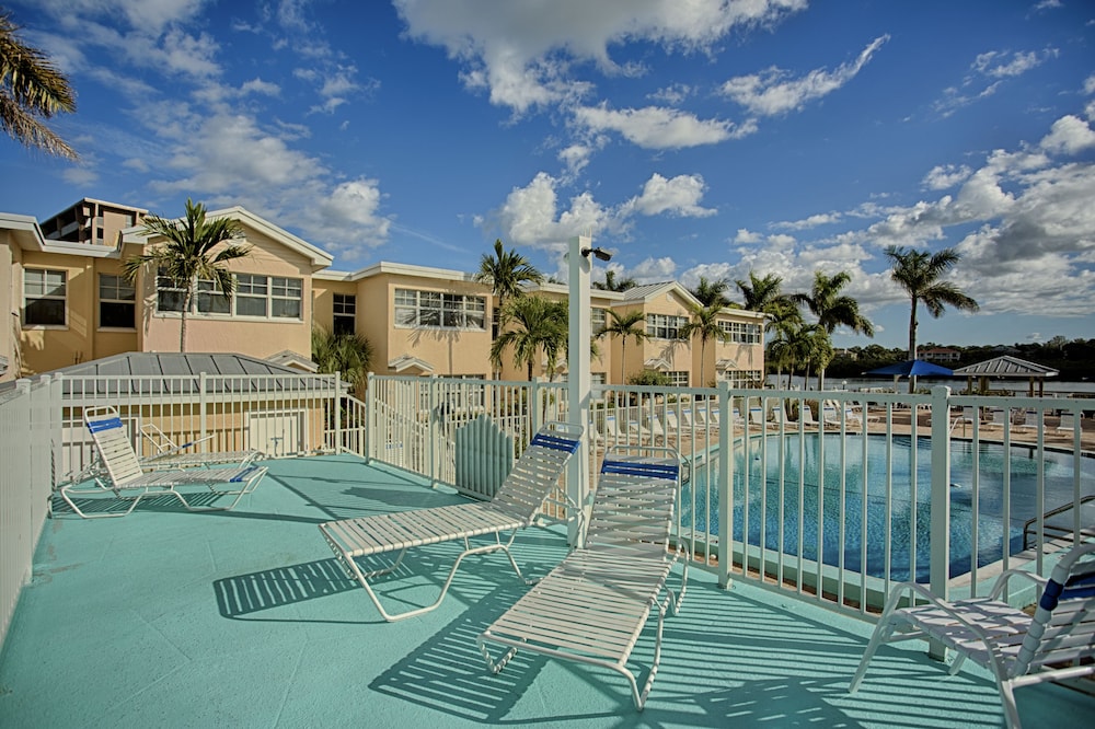 Barefoot Beach Resort 52/77