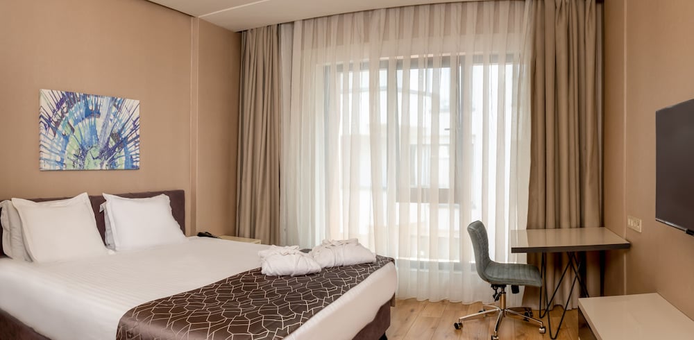 Elm Suite Hotel 10/41