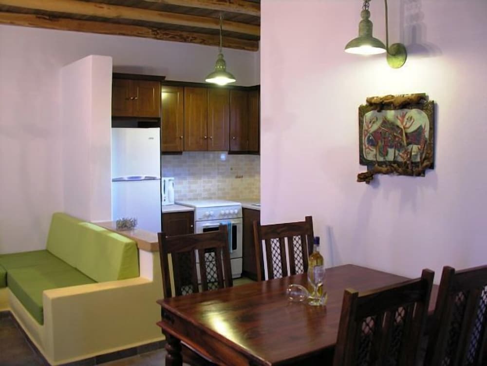 PANTELI BEACH STUDIOS APARTMENTS 32/50