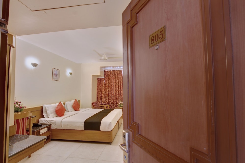 Oyo 8169 Hotel Salem Castle 14/32
