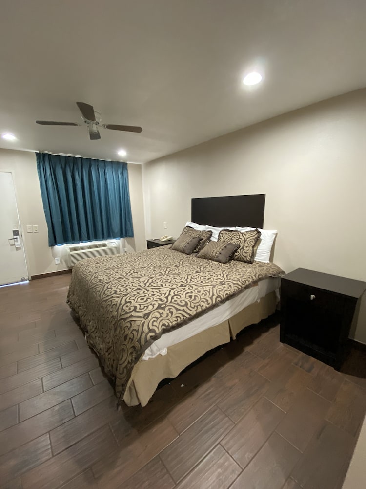 Studio6 Hemet, CA 30/51