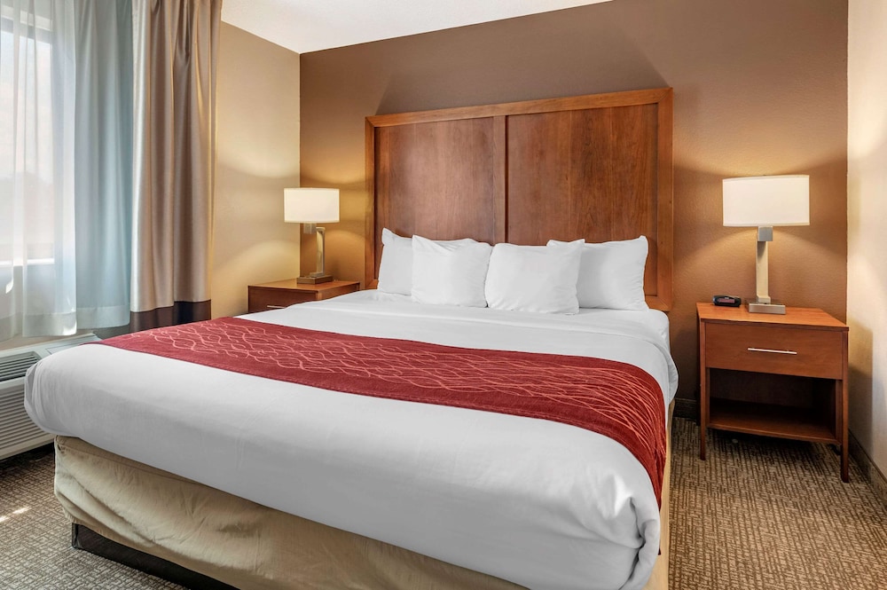 Comfort Inn and Suites Lawrenceburg, IN 22/43