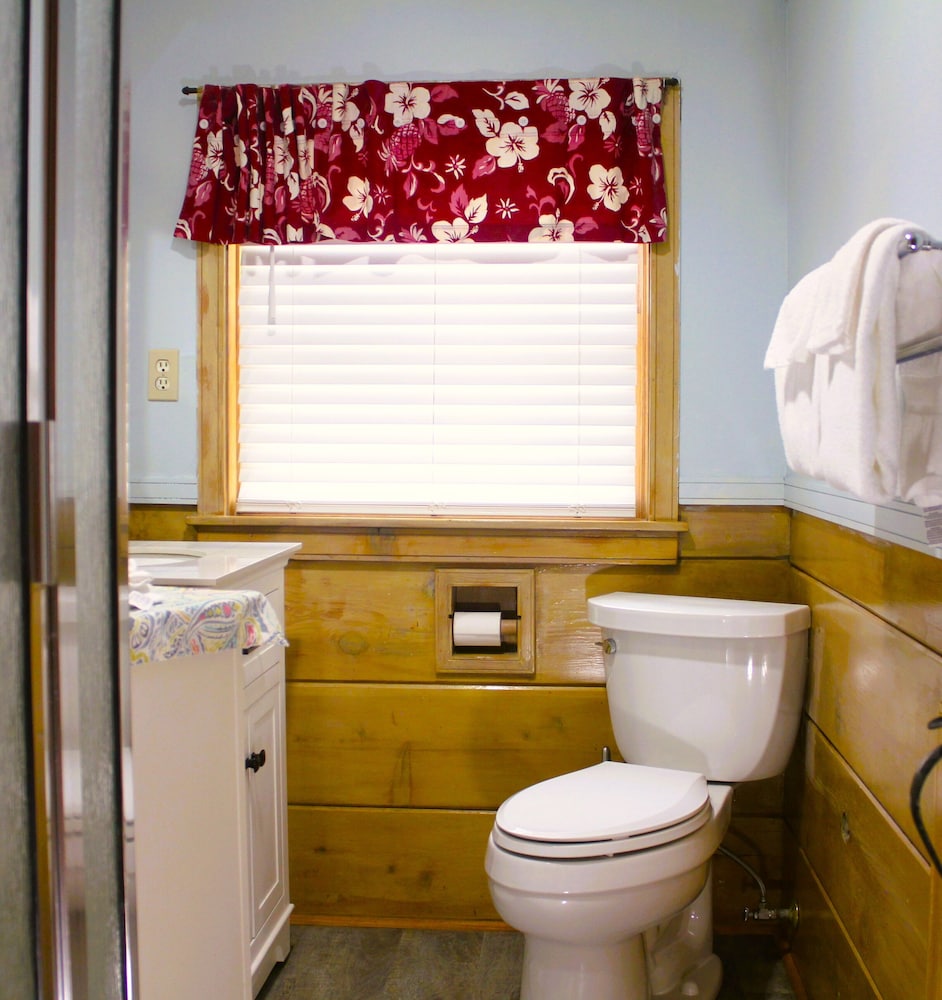 Elliott House Bed and Breakfast 64/67
