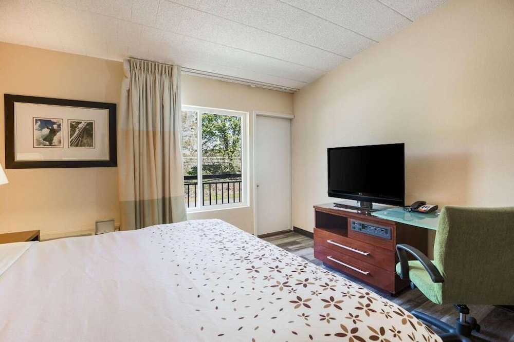 Rodeway Inn And Suites Stroudsburg - Poconos 5/20