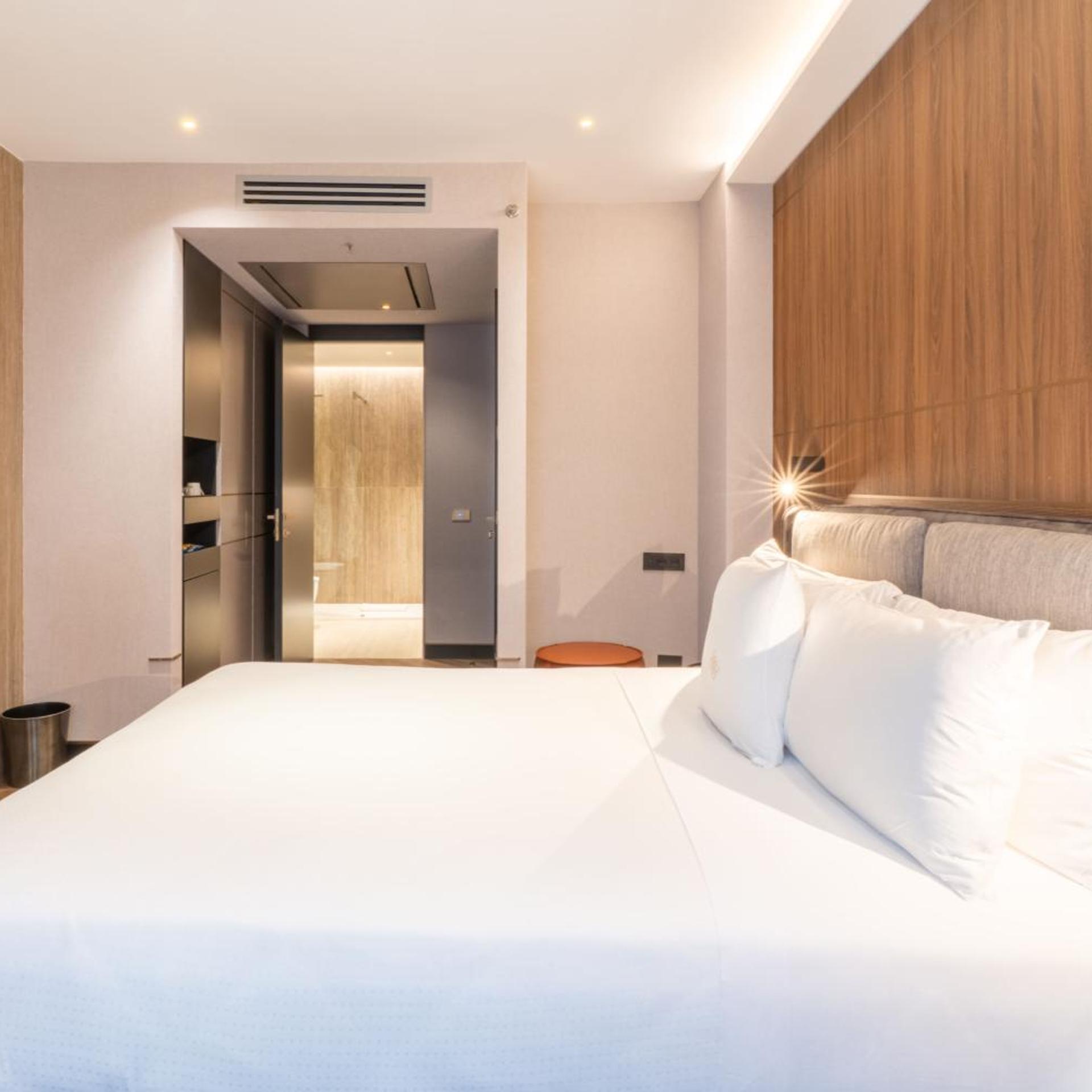 Deluxe, Double Bed