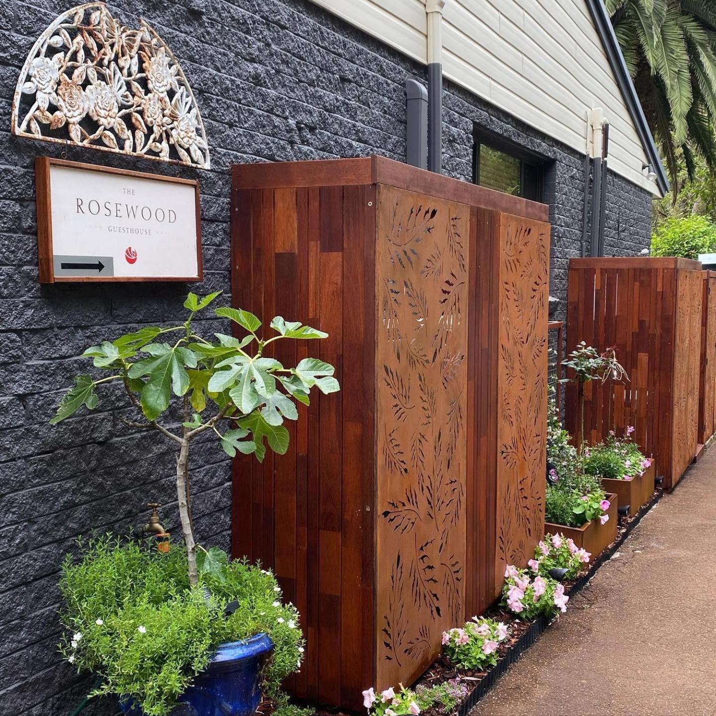 ROSEWOOD GUESTHOUSE 2/50