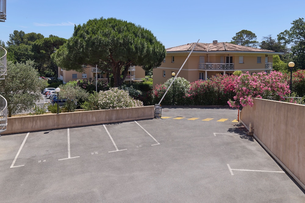KYRIAD FREJUS CENTRE - SAINT RAPHAEL 64/74