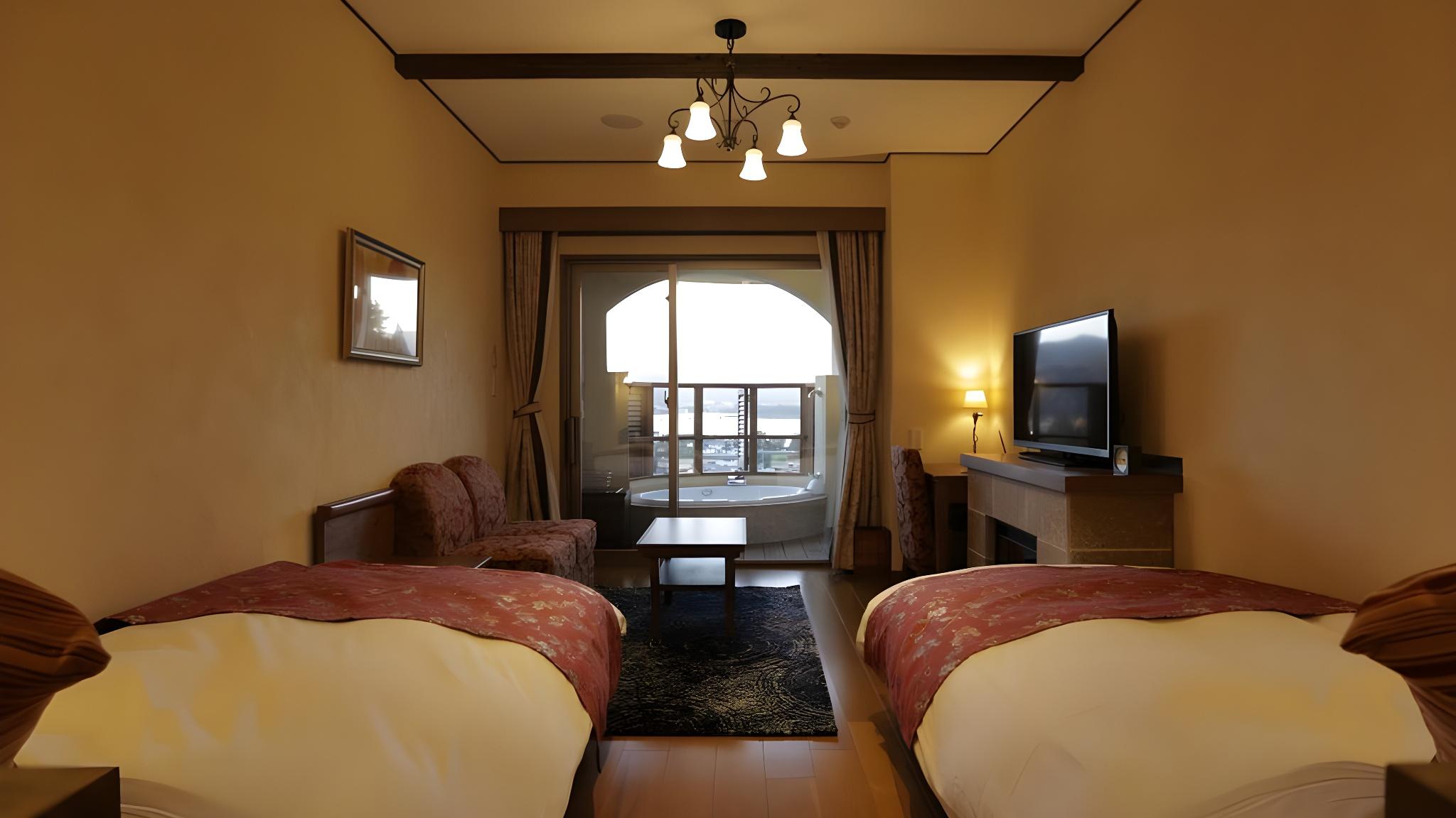 Rose, Twin Beds, Mountain View, Bathtub