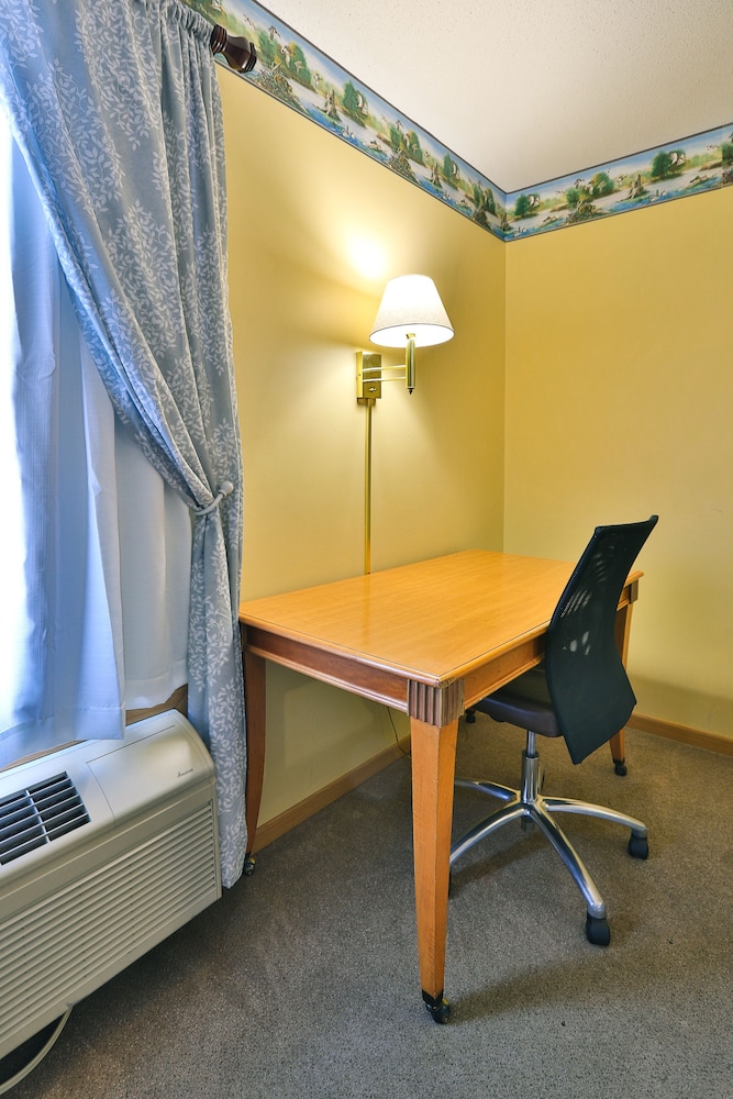 Amerivu Inn And Suites New Richmond 55/60