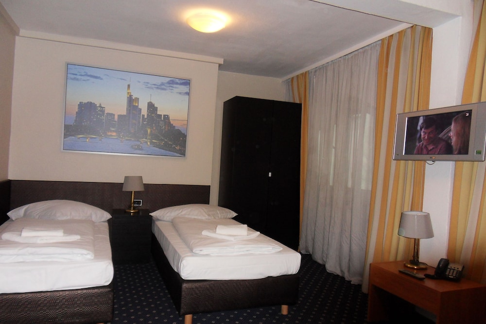 Hotel Carlton 17/50