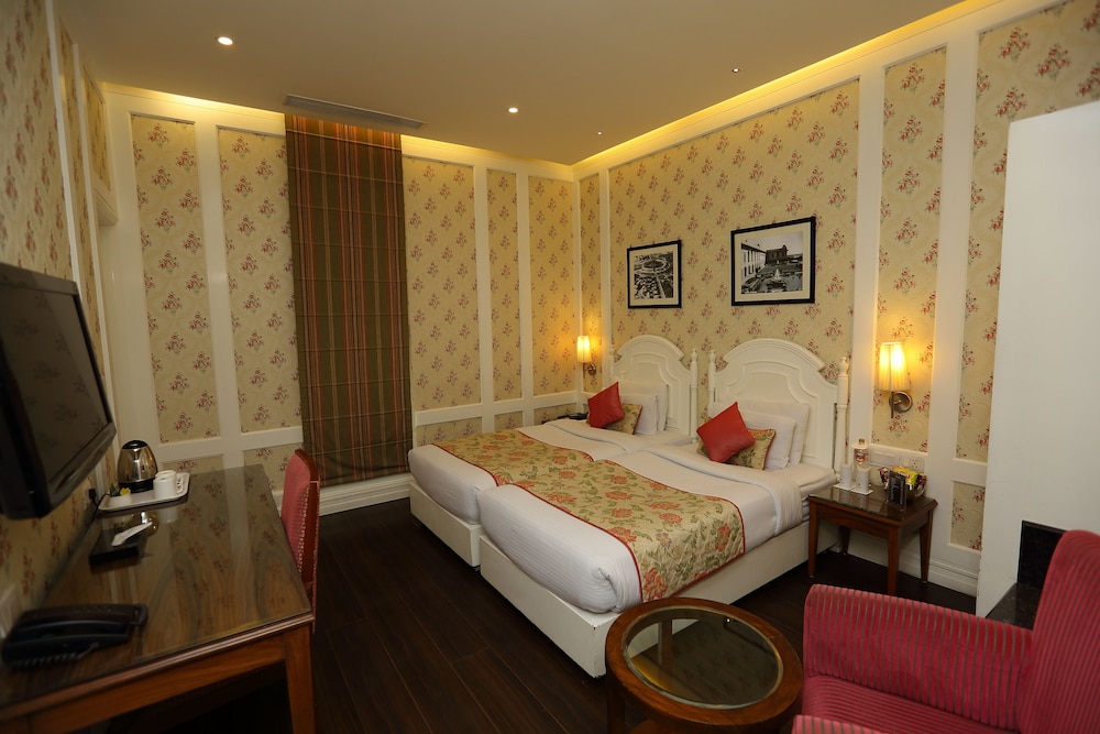 Bright Hotel 13/34