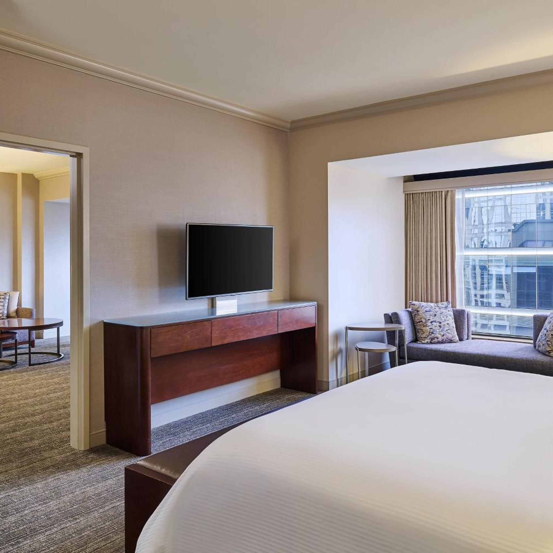 Deluxe, Suite, King Bed, Club Floor