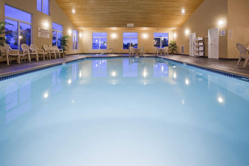 GrandStay Hotel & Suites Parkers Prairie 24/50