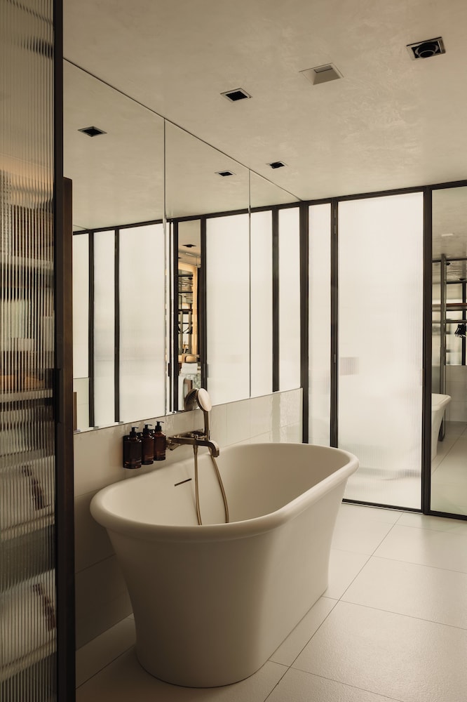 SUPERIOR, SUITE, CITY VIEW, TERRACE