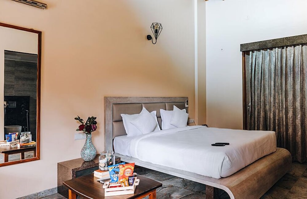 Freesia Resort by Express Inn 16/45