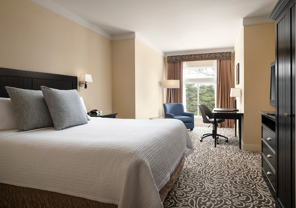 SIGNATURE, KING BED