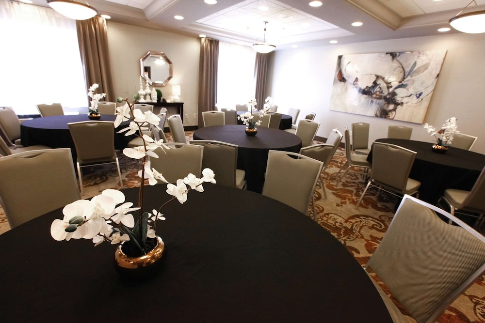 Hilton Garden Inn Des Moines Airport 59/78