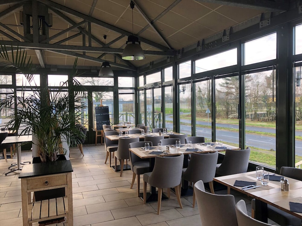 restaurant cafeteria