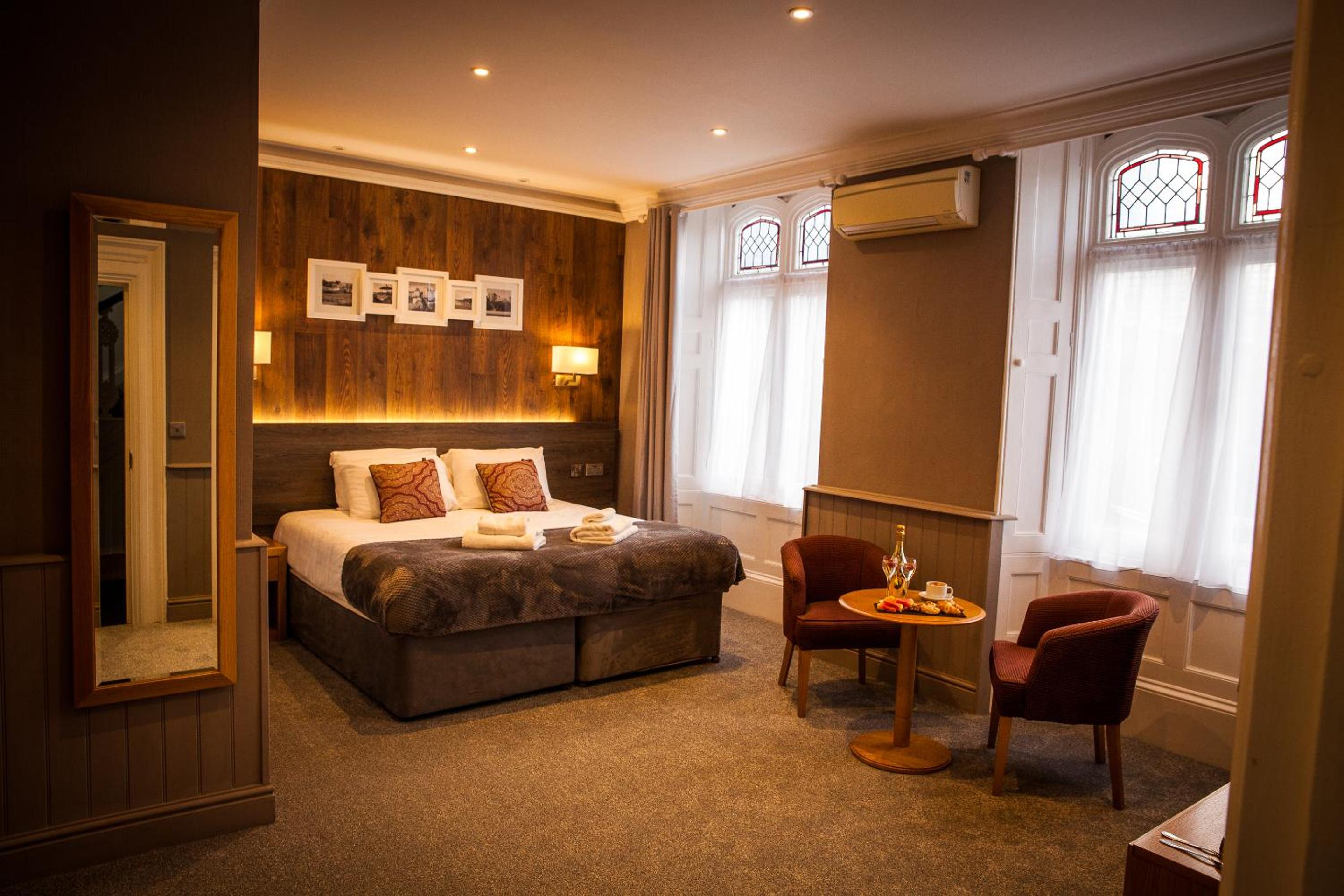 Heywood Spa Hotel 5/37
