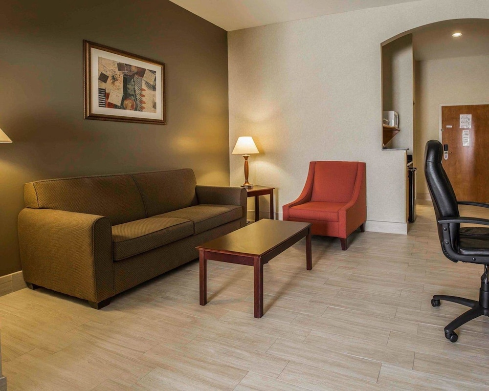 Spark by Hilton Stafford Sugar Land 20/40
