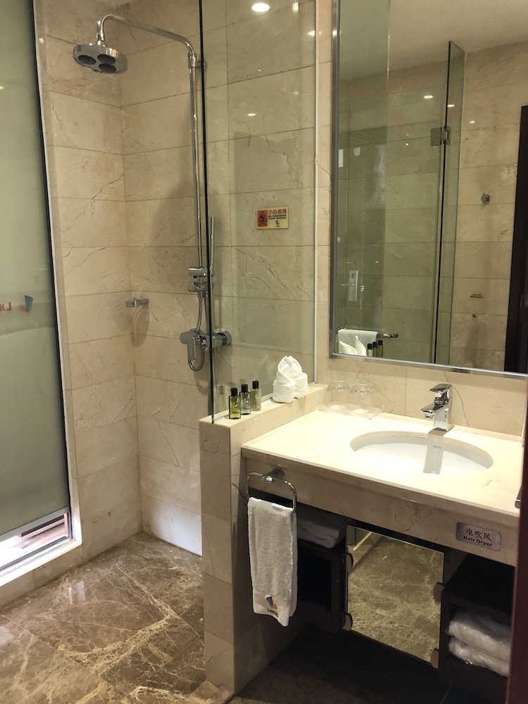 L Hotel Changsheng 11/62