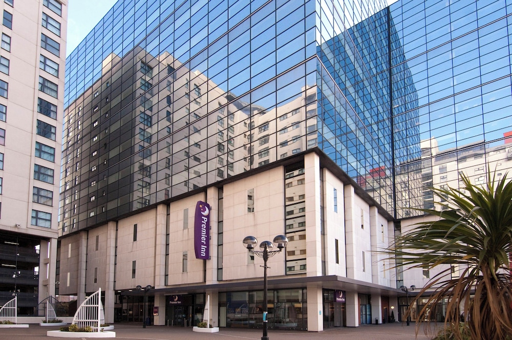 Premier Inn Cardiff City Centre Queen Street 6/60