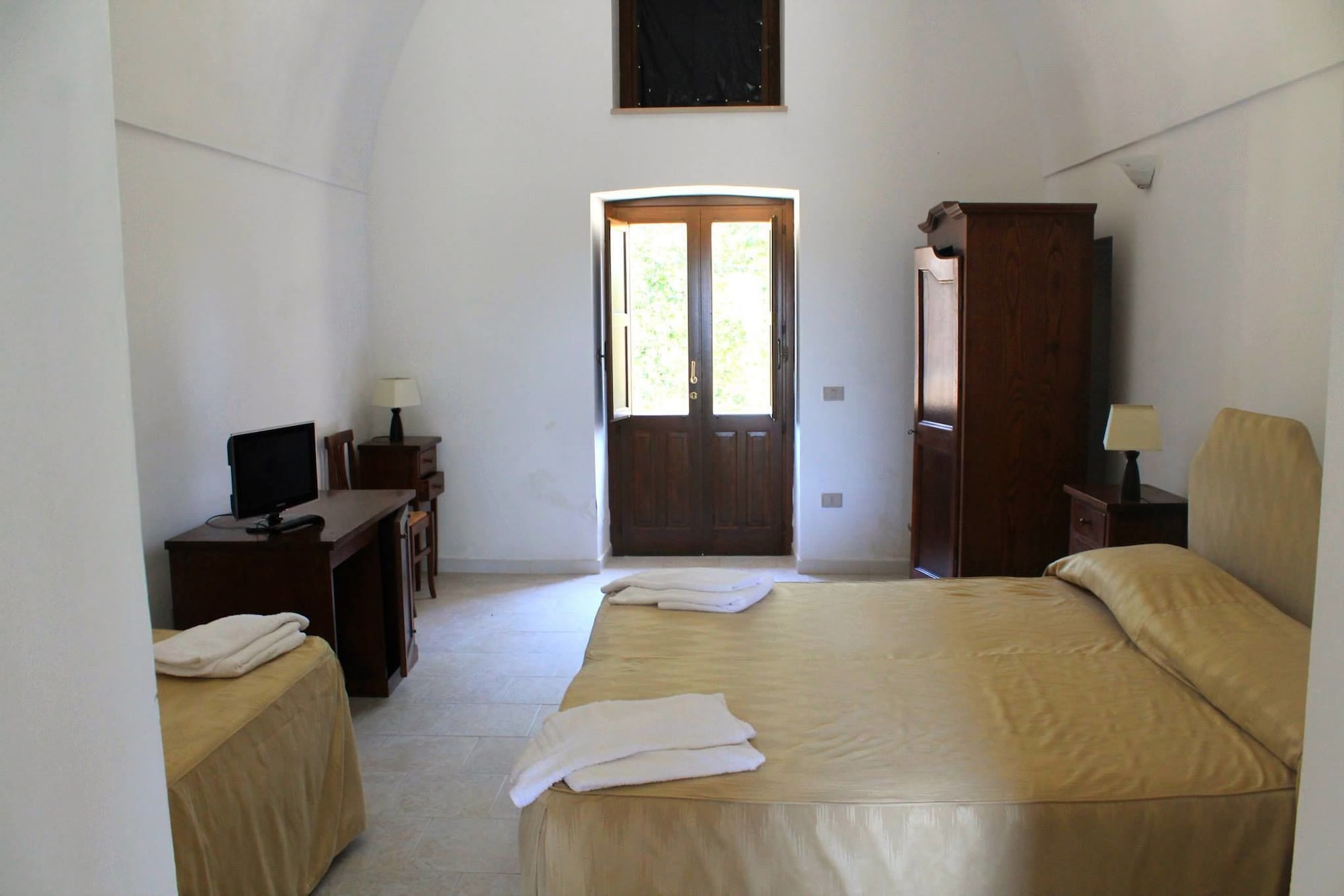 ROOM, TRIPLE