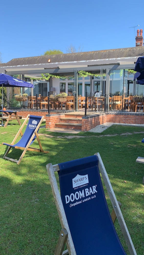 Strawberry Bank Hotel, NEC 24/47