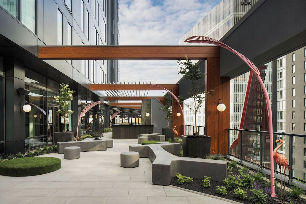 HONEYROSE Hotel, Montreal, a Tribute Portfolio Hotel 43/47