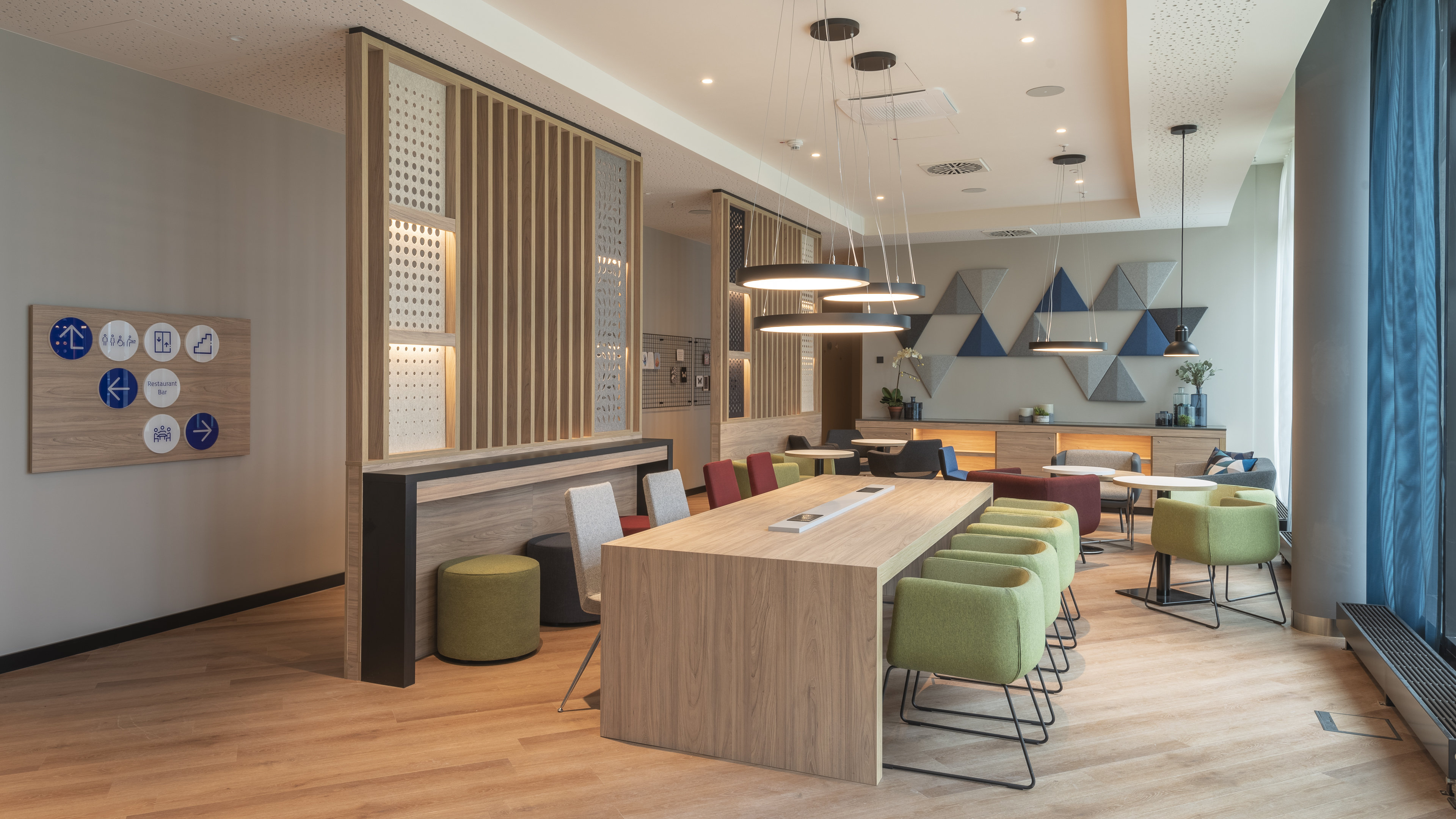 Holiday Inn Express Dusseldorf Hauptbahnhof 45/59