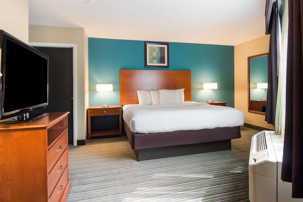 Best Western Plus Traverse City 11/39