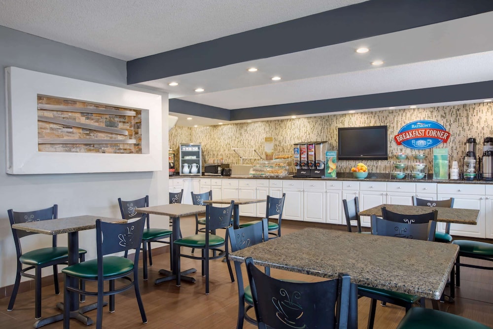Baymont by Wyndham Wilmington NC 25/40