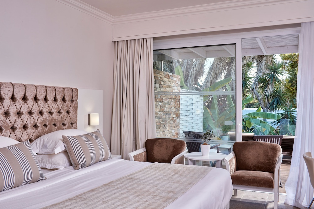 Grecian Bay Hotel 20/75