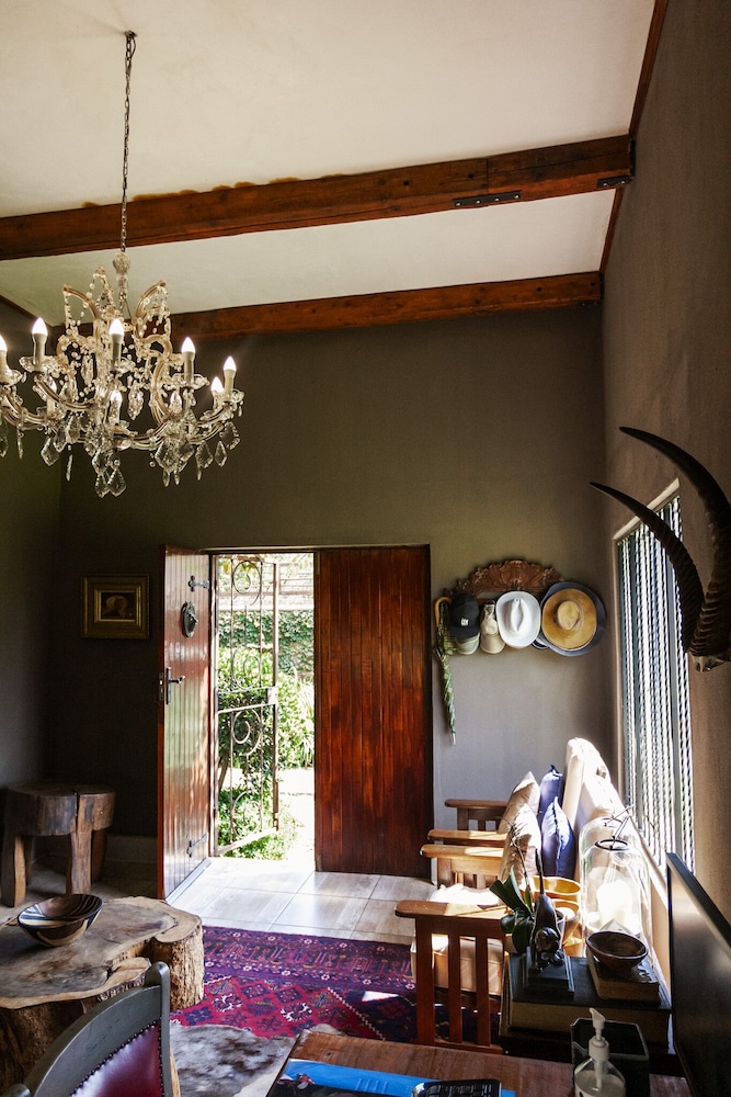 Town And Country Guest House 36/50