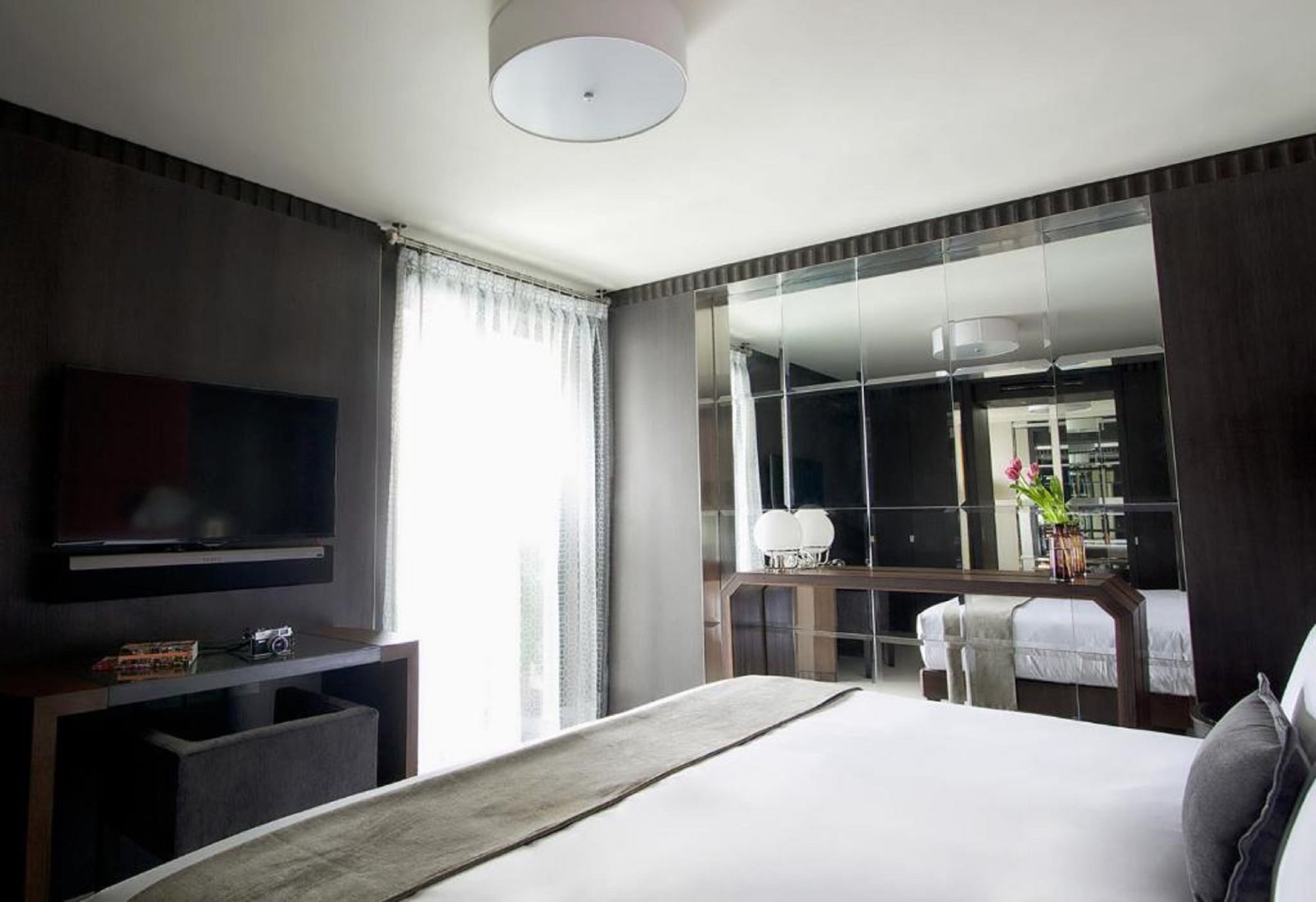 EXECUTIVE, SUITE