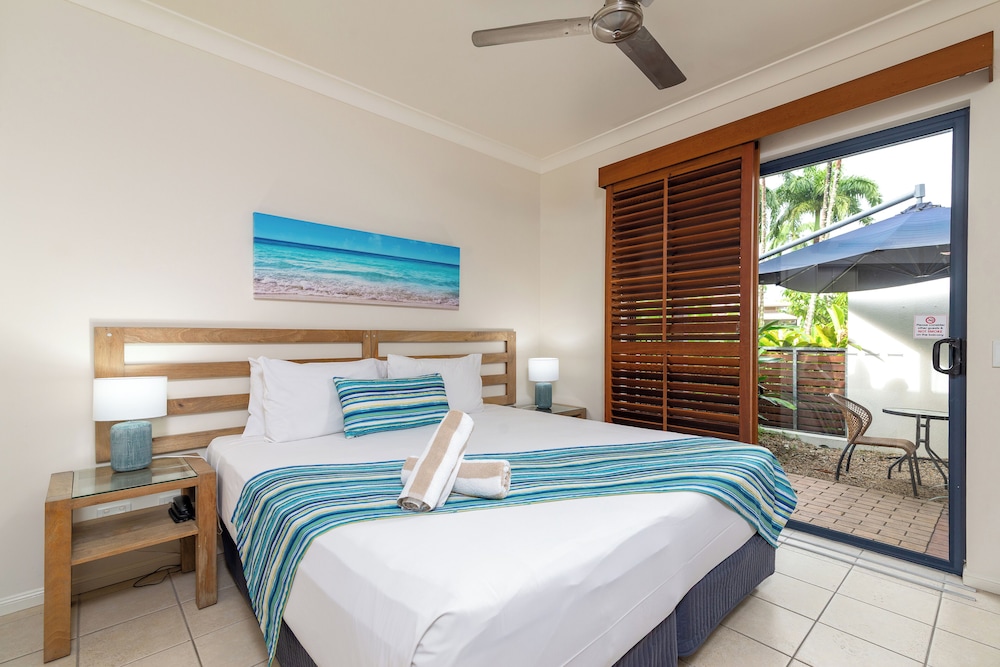 Meridian Port Douglas 18/70