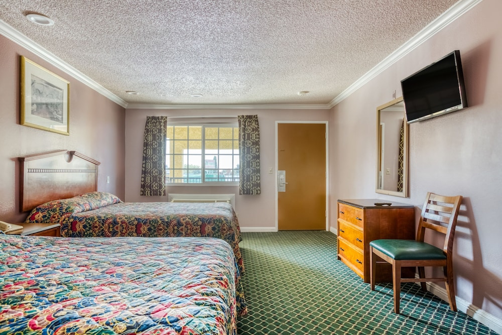 Passport Inn Whittier 18/25