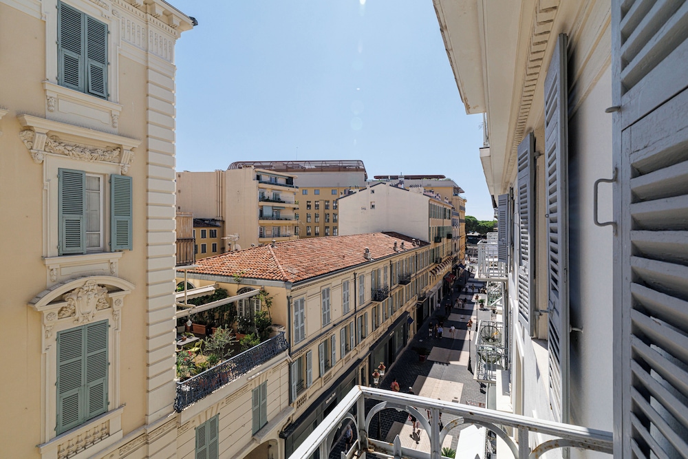 Le Dortoir Multi Storey Luxury Suites 47/50