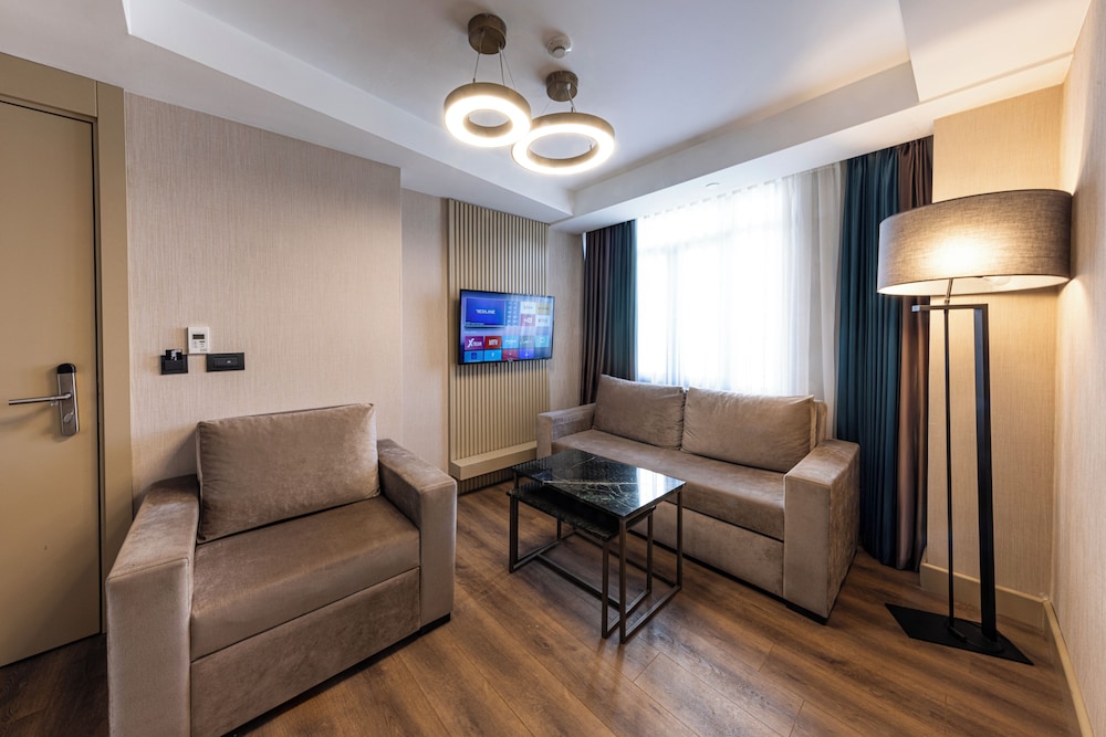 The Nest Hotel 49/70