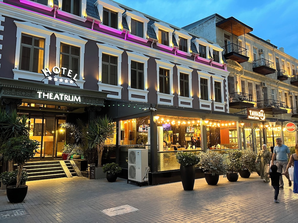 Theatrum Hotel Baku 40/44