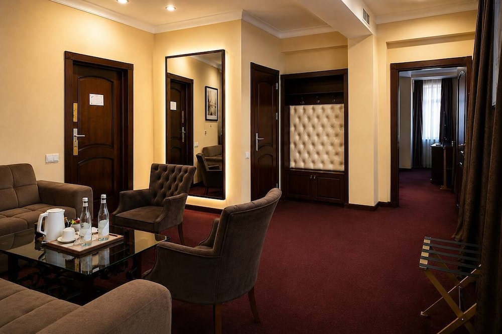 Grand Capital Hotel 37/50